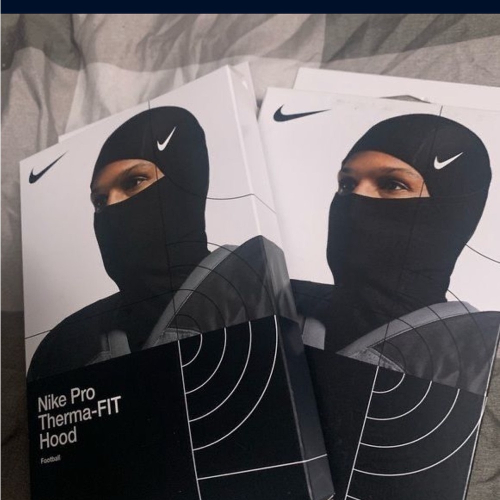 Nike Pro Therma-FIT Hood